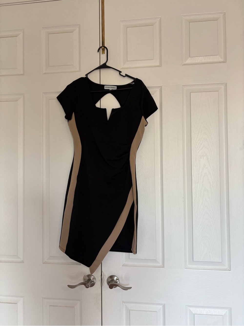 8 dresses - Picture 9 of 12